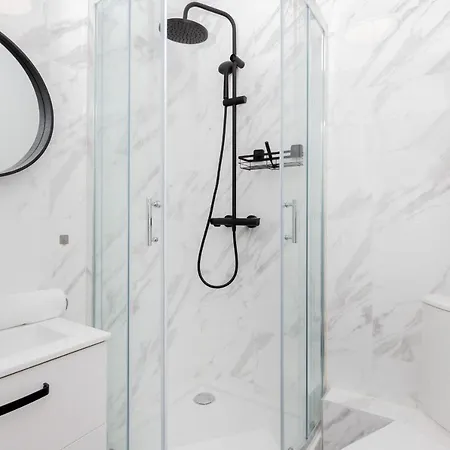 Family With Balcony Warszawska By Renters