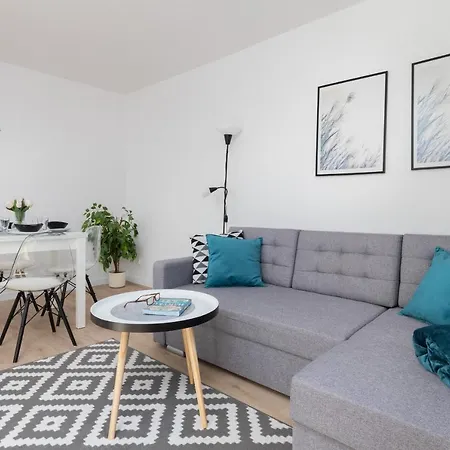 Family With Balcony Warszawska By Renters